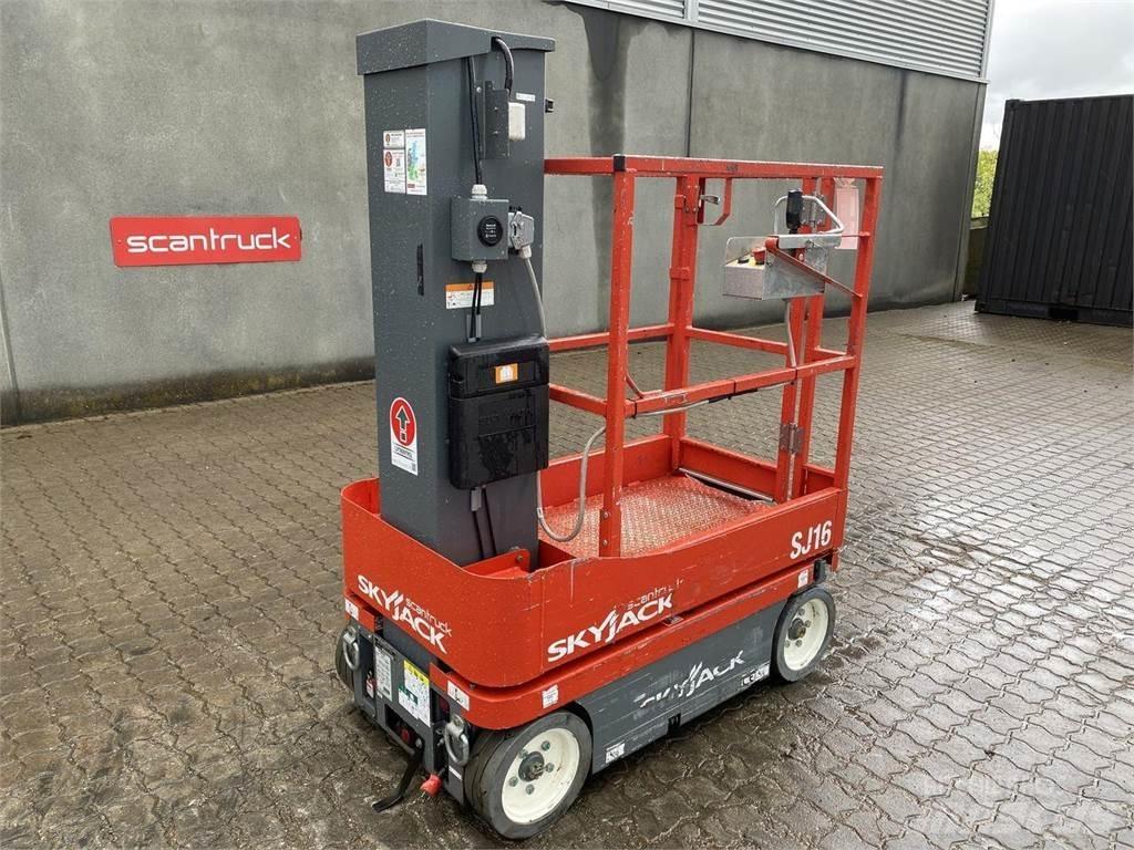 SkyJack SJ16 Вертикальні щоглові підйомники
