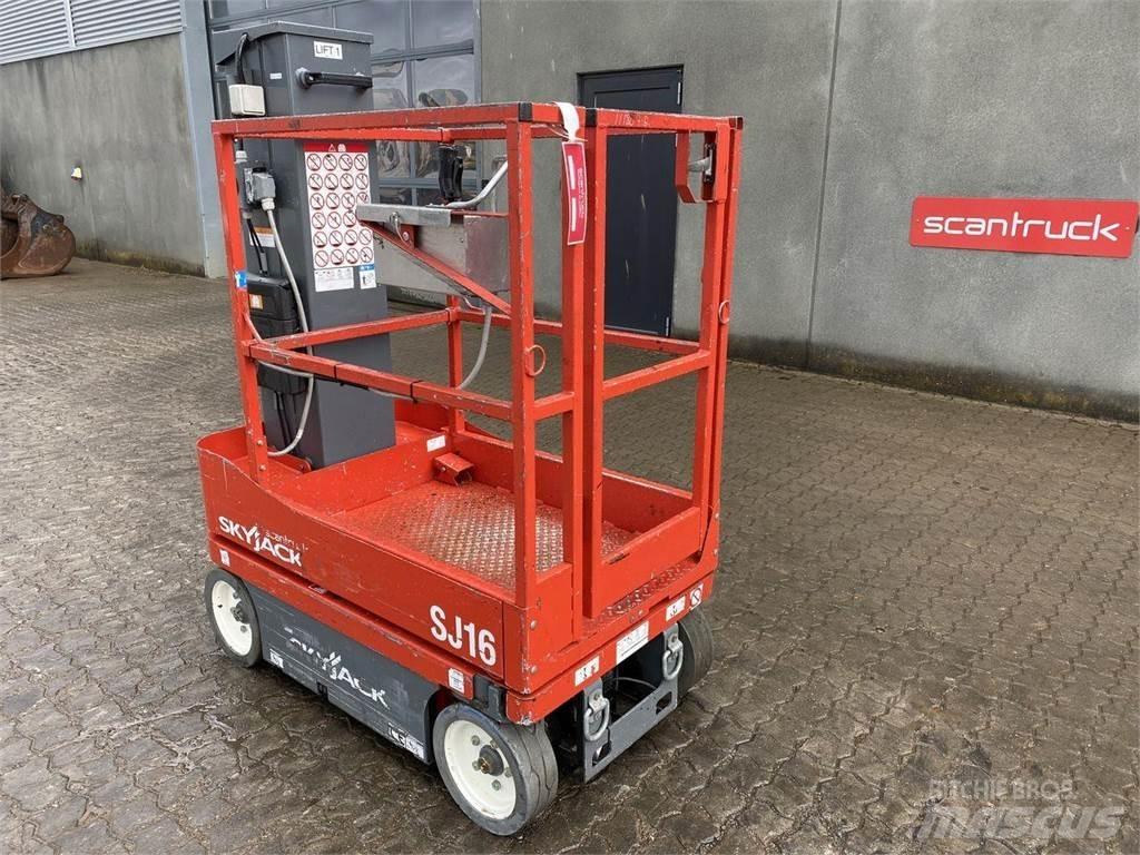 SkyJack SJ16 Вертикальні щоглові підйомники