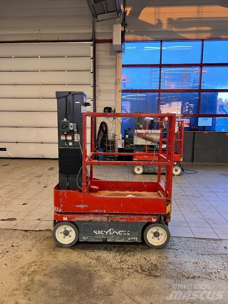 SkyJack SJ 16 Вертикальні щоглові підйомники