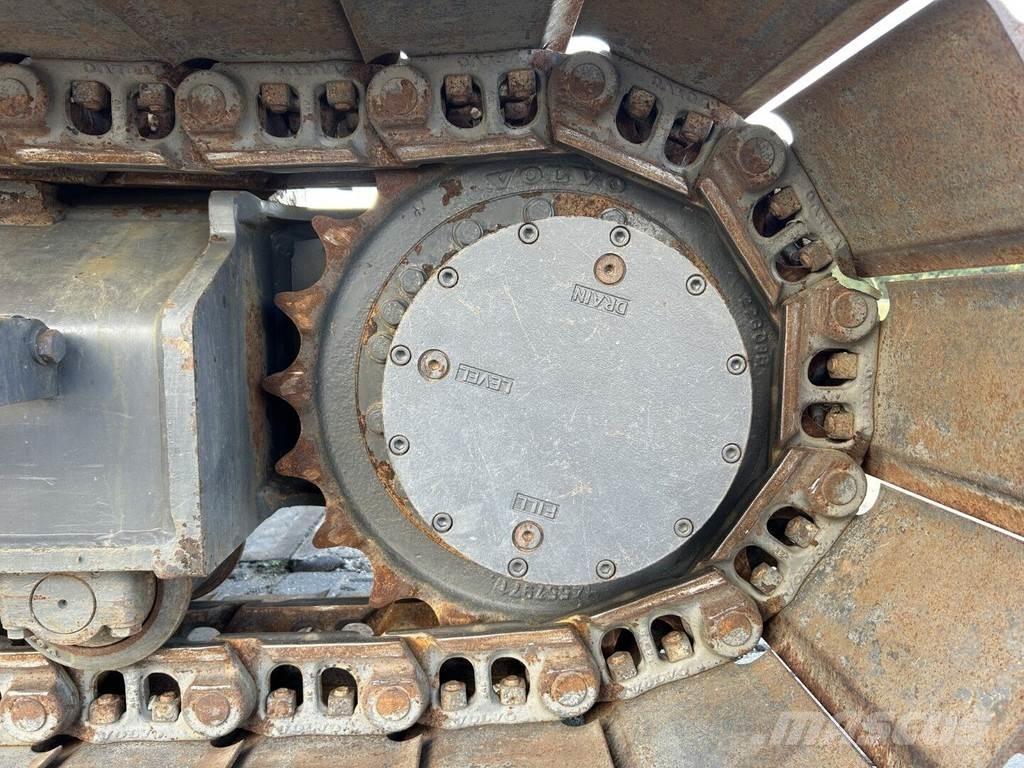 Volvo ECR145EL Гусеничні екскаватори