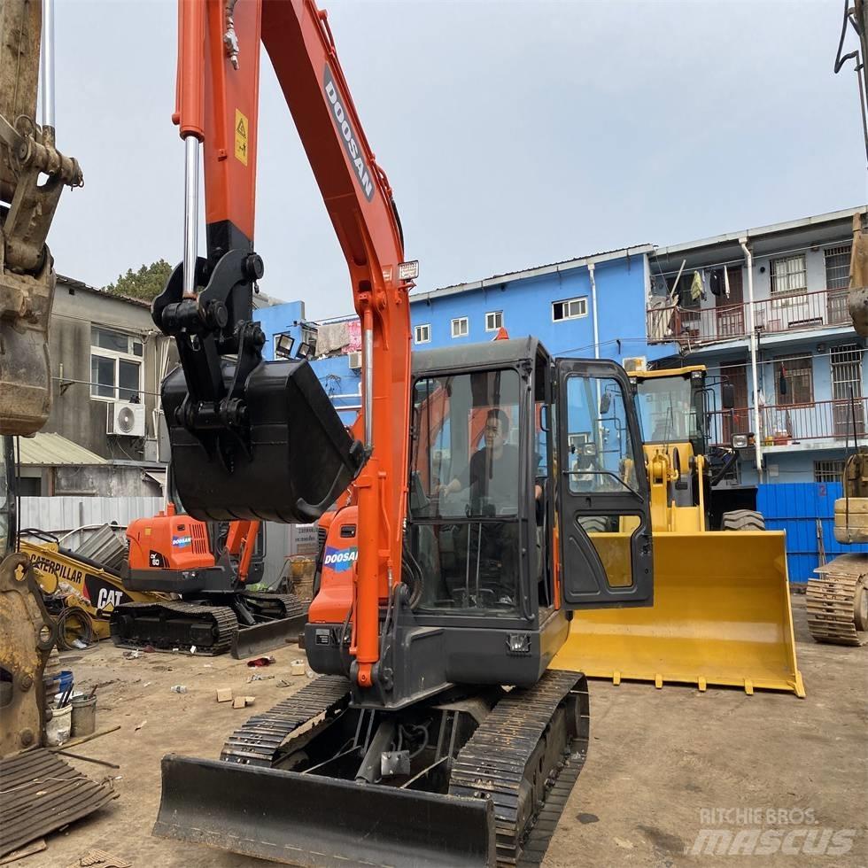 Doosan DX 60 Гусеничні екскаватори