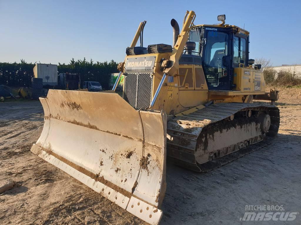 Komatsu D65PXi-18 Гусеничні бульдозери