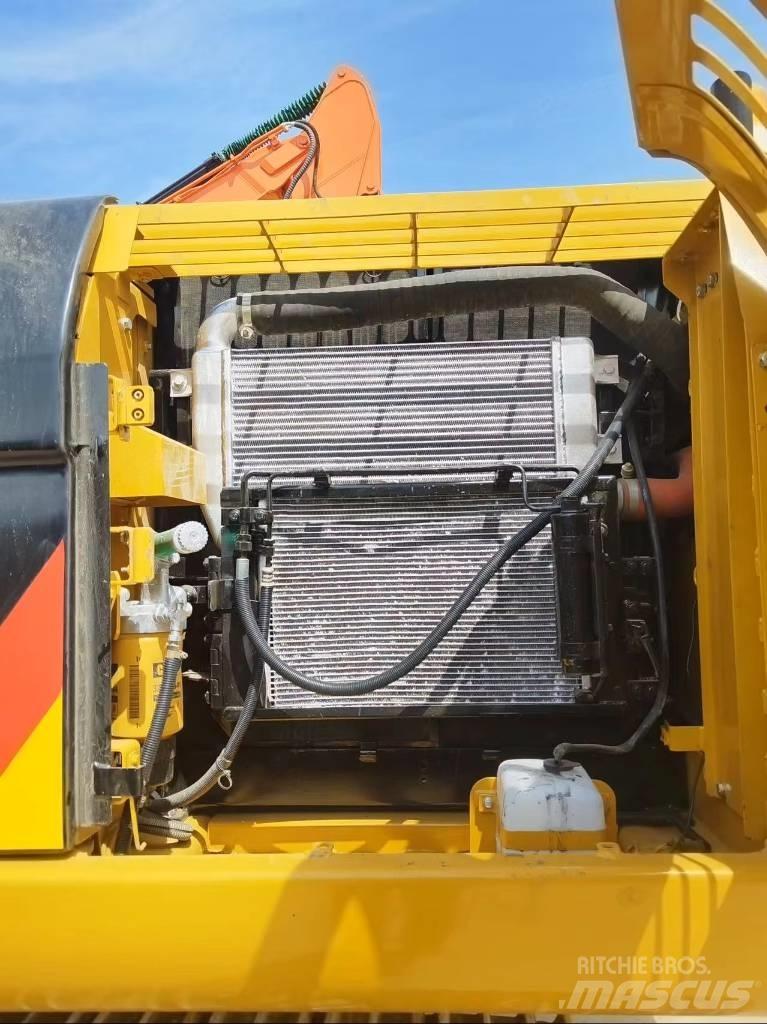 CAT 320 D 2 Середні екскаватори 7т. - 12т.