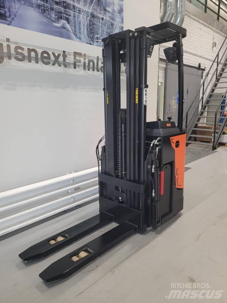 Rocla SST 16 ACI Самохідні електроштабелери