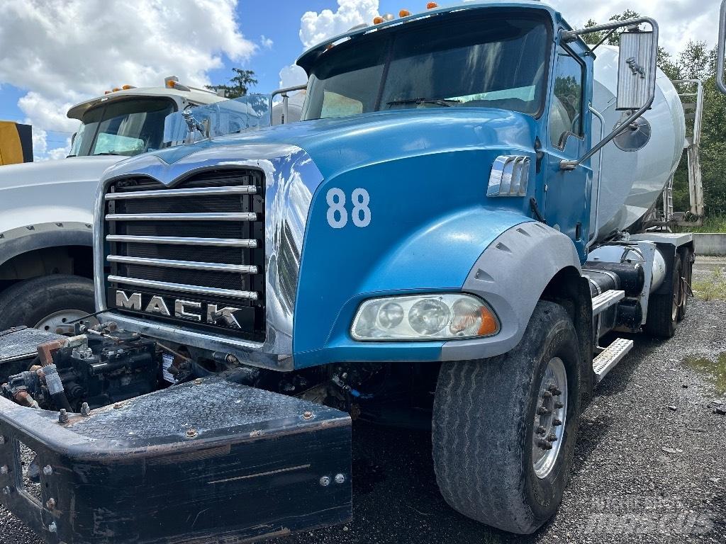 Mack GU 800 Вантажівки / спеціальні