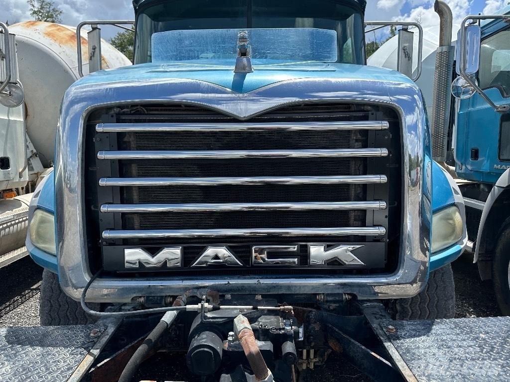 Mack GU 800 Вантажівки / спеціальні