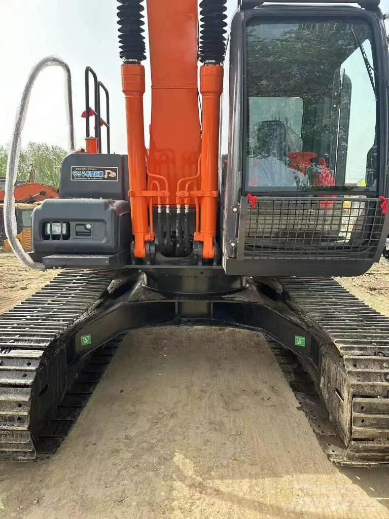 Hitachi ZX 130 Гусеничні екскаватори