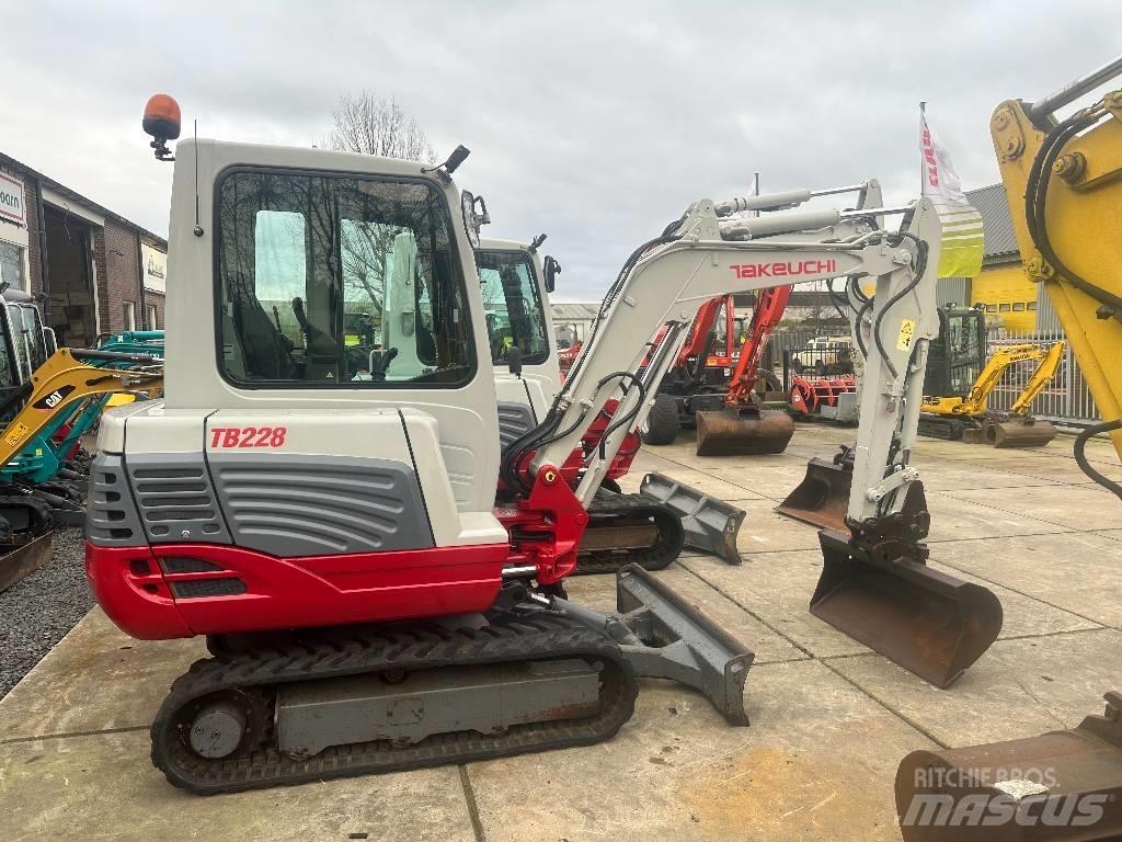 Takeuchi TB228 Міні-екскаватори < 7т