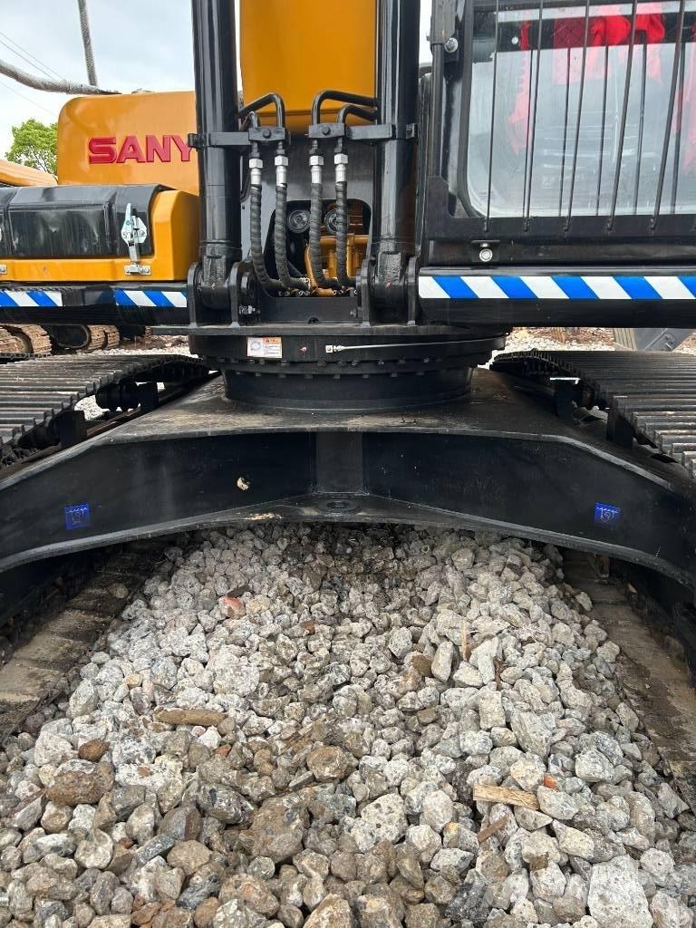 Sany SY 215 C Гусеничні екскаватори