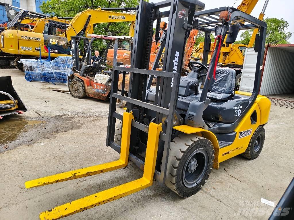 Komatsu FD30 Дизельні навантажувачі