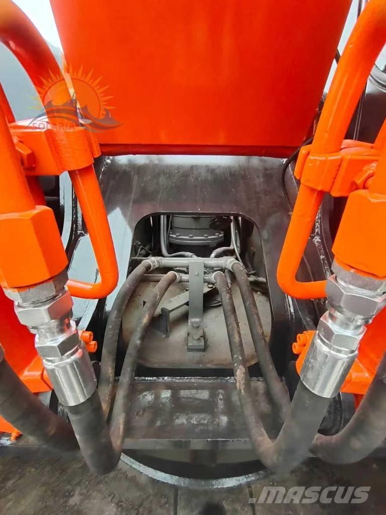 Hitachi ZX 200 Гусеничні екскаватори