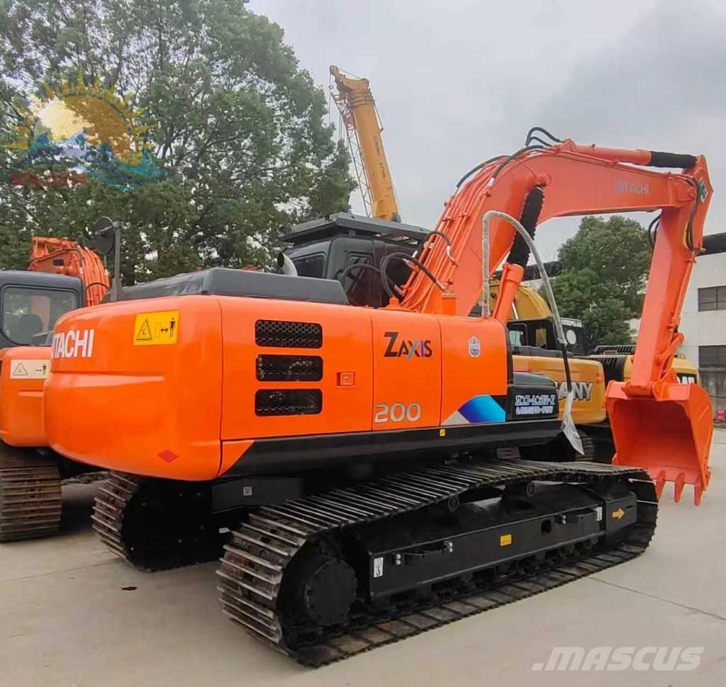 Hitachi ZX 200 Гусеничні екскаватори
