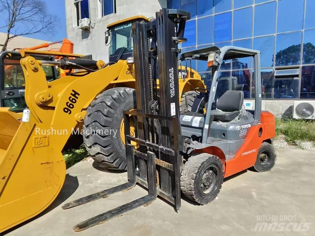Toyota 8 FD 30 Дизельні навантажувачі