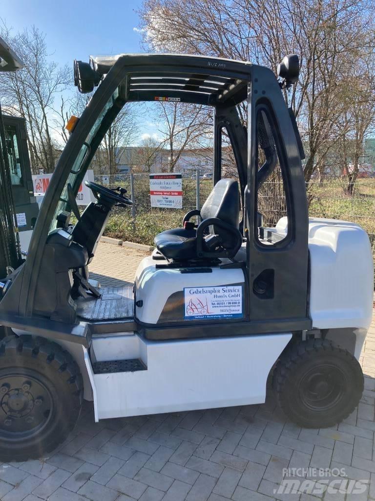 Nissan YG1D2A32Q Дизельні навантажувачі