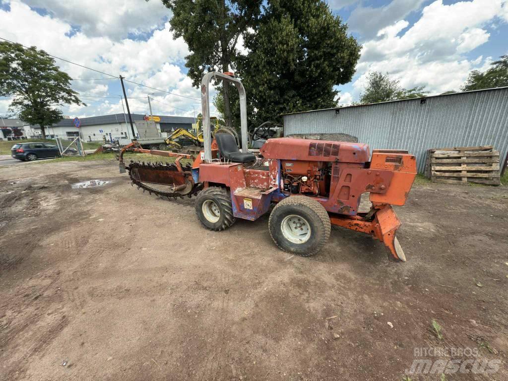 Ditch Witch 3500 Канавокопачі