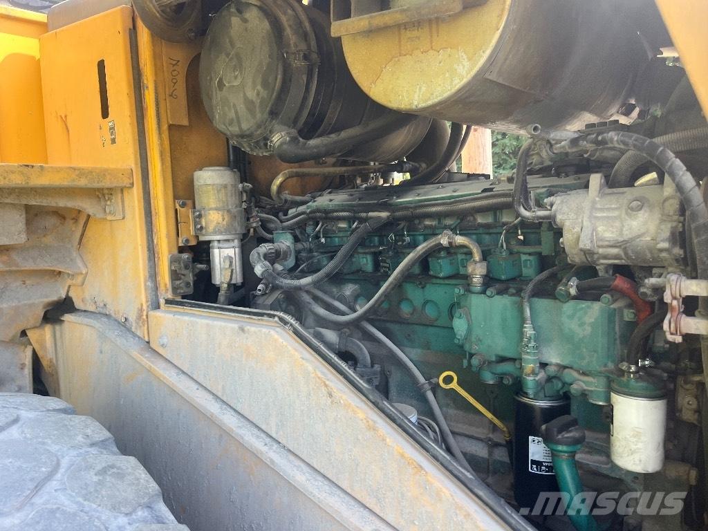 Volvo L 120 E Фронтальні навантажувачі