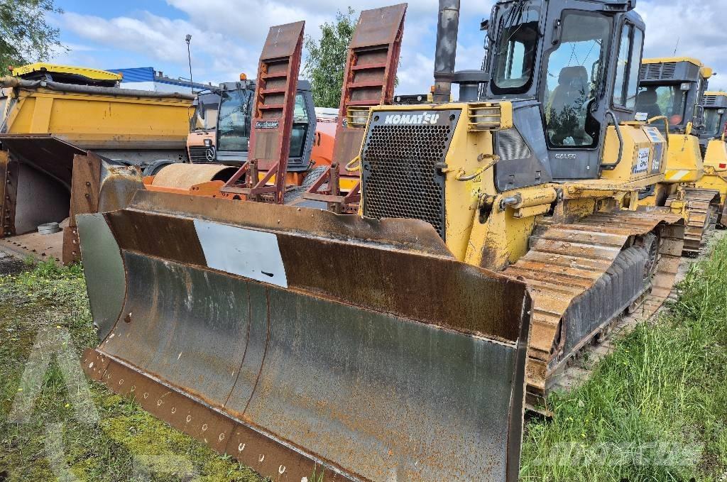 Komatsu D 61 EX-15 Гусеничні бульдозери