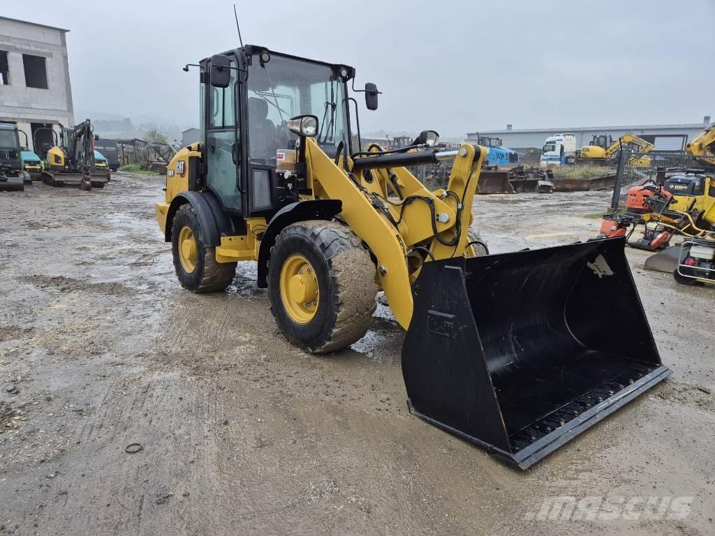 CAT 906M Фронтальні навантажувачі