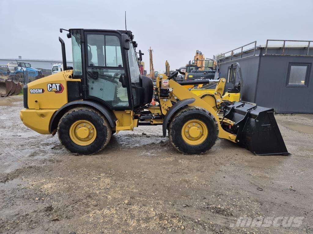 CAT 906M Фронтальні навантажувачі