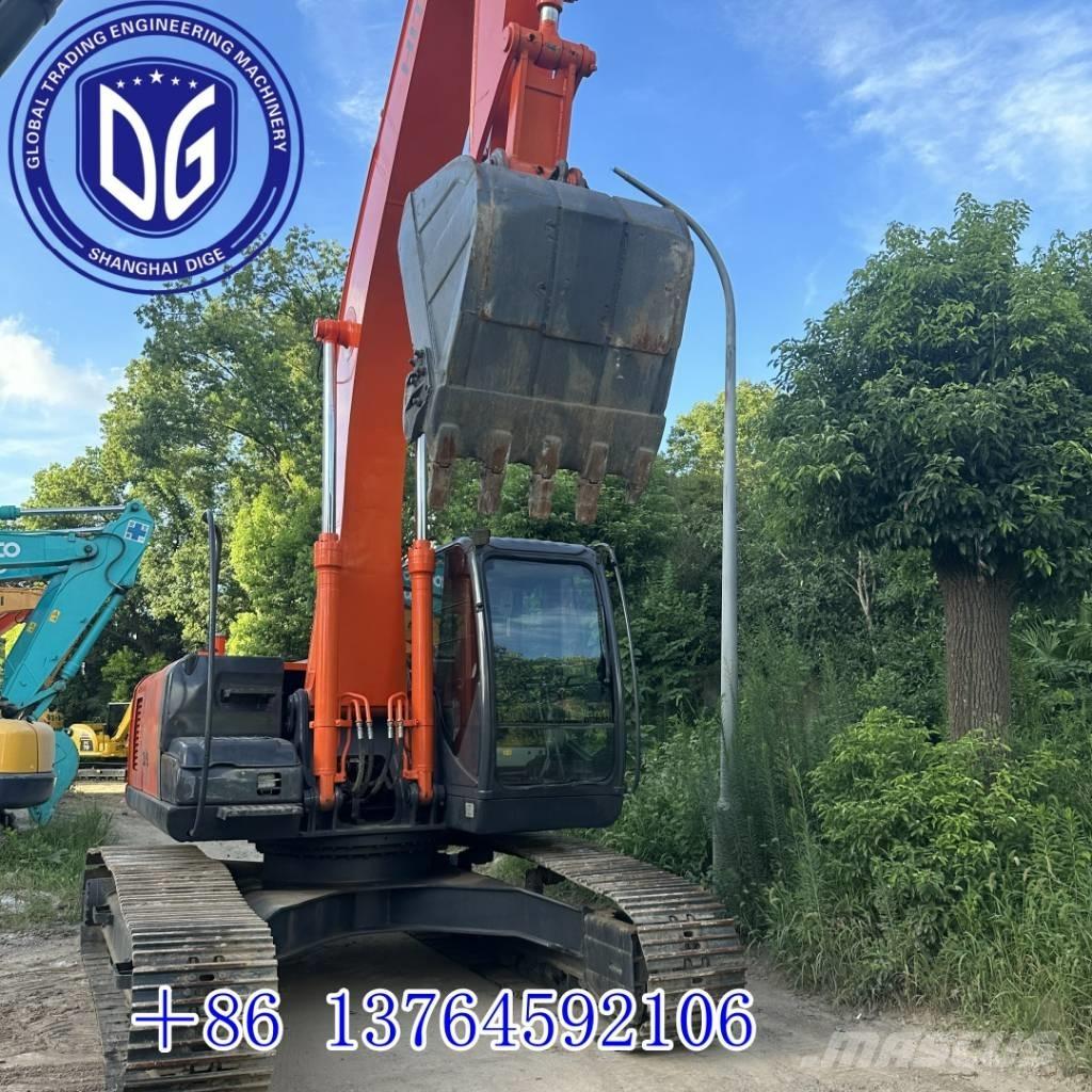 Hitachi 210LC Гусеничні екскаватори