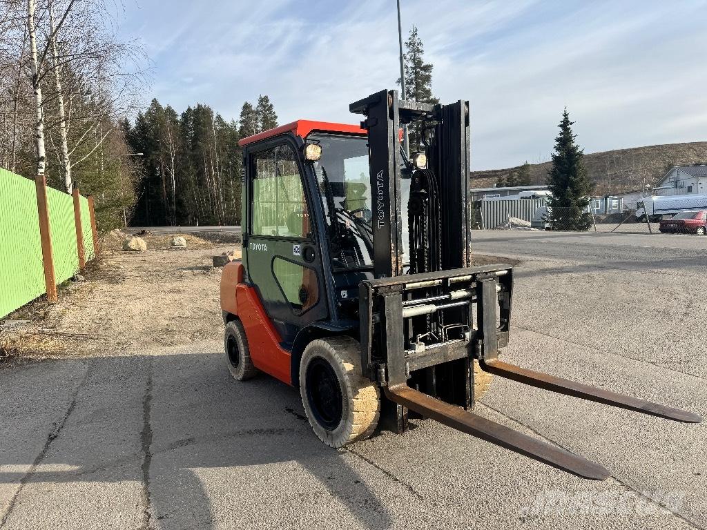 Toyota 02-8 FDF 30 Дизельні навантажувачі