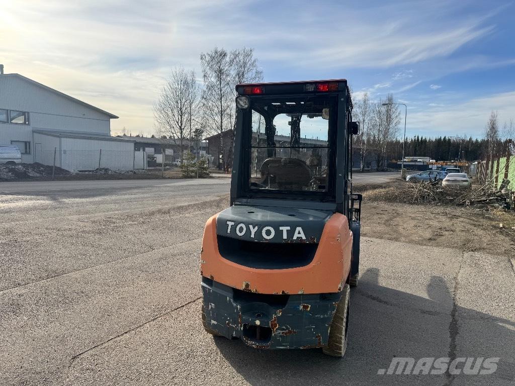 Toyota 02-8 FDF 30 Дизельні навантажувачі