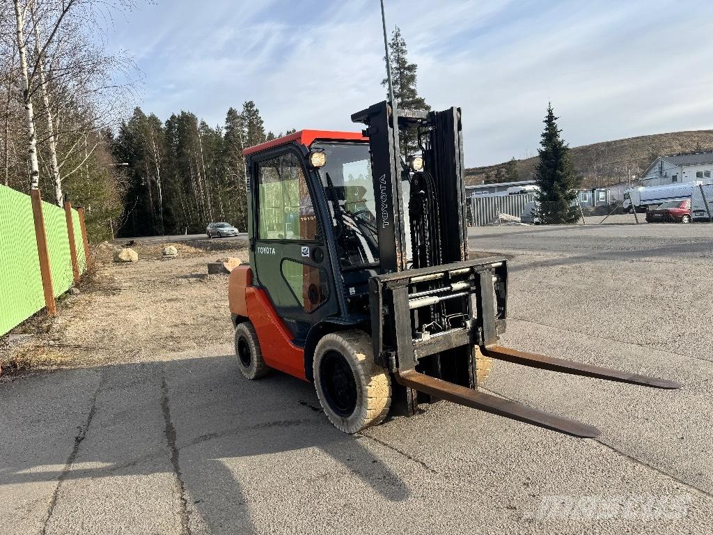 Toyota 02-8 FDF 30 Дизельні навантажувачі