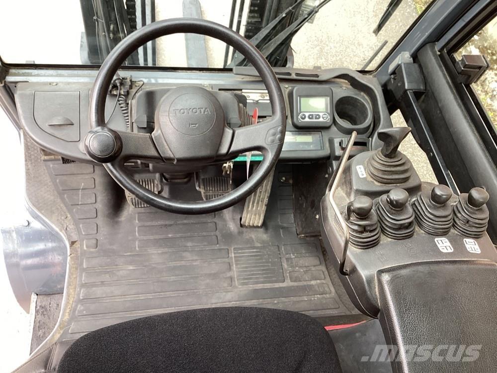 Toyota 8FDJF35 Дизельні навантажувачі