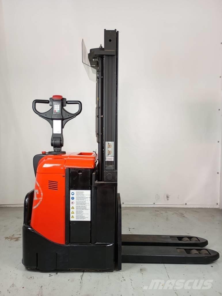 BT SPE 125 Самохідні електроштабелери