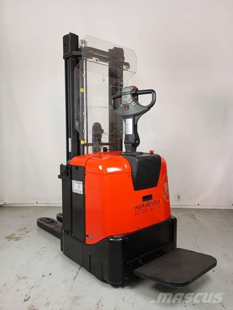 BT SPE 125 Самохідні електроштабелери