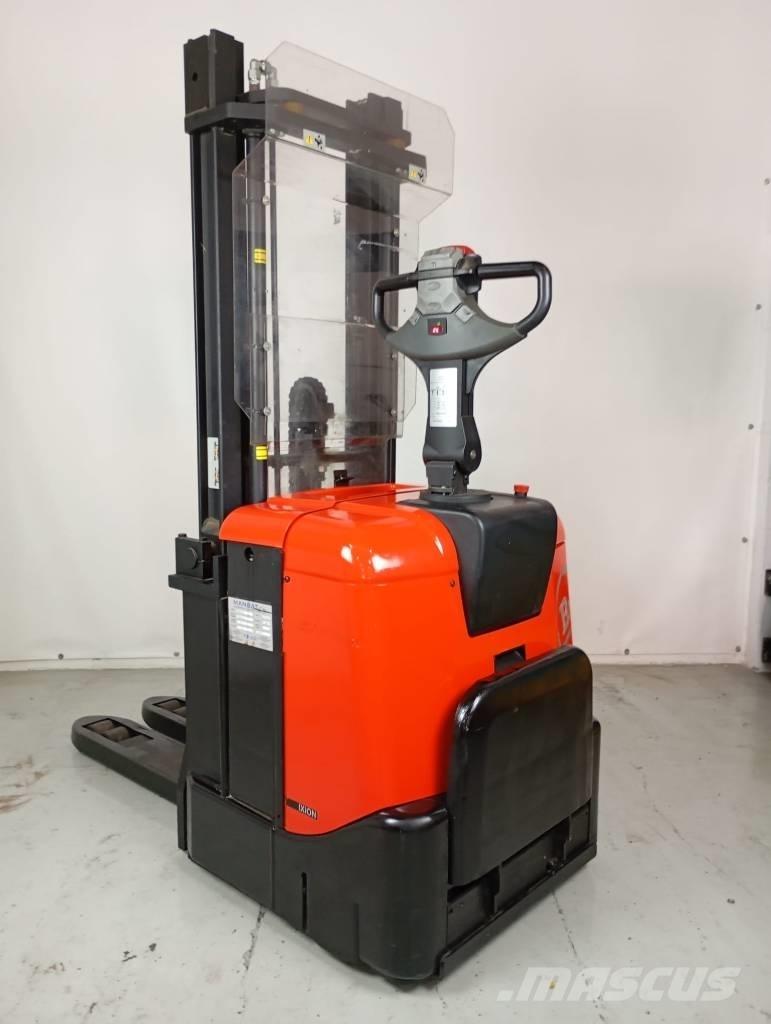 BT SPE 125 Самохідні електроштабелери
