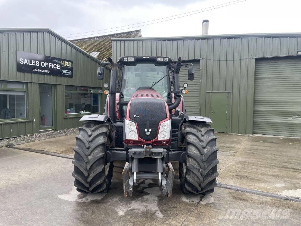 Valtra T 153 Трактори
