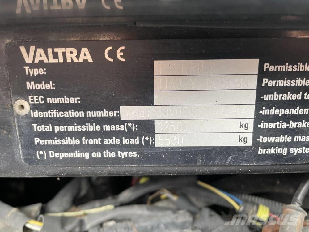 Valtra T 153 Трактори