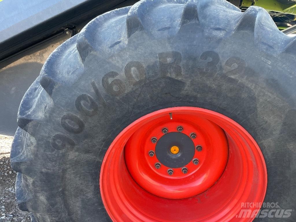 CLAAS Lexion 660 Зернозбиральні комбайни