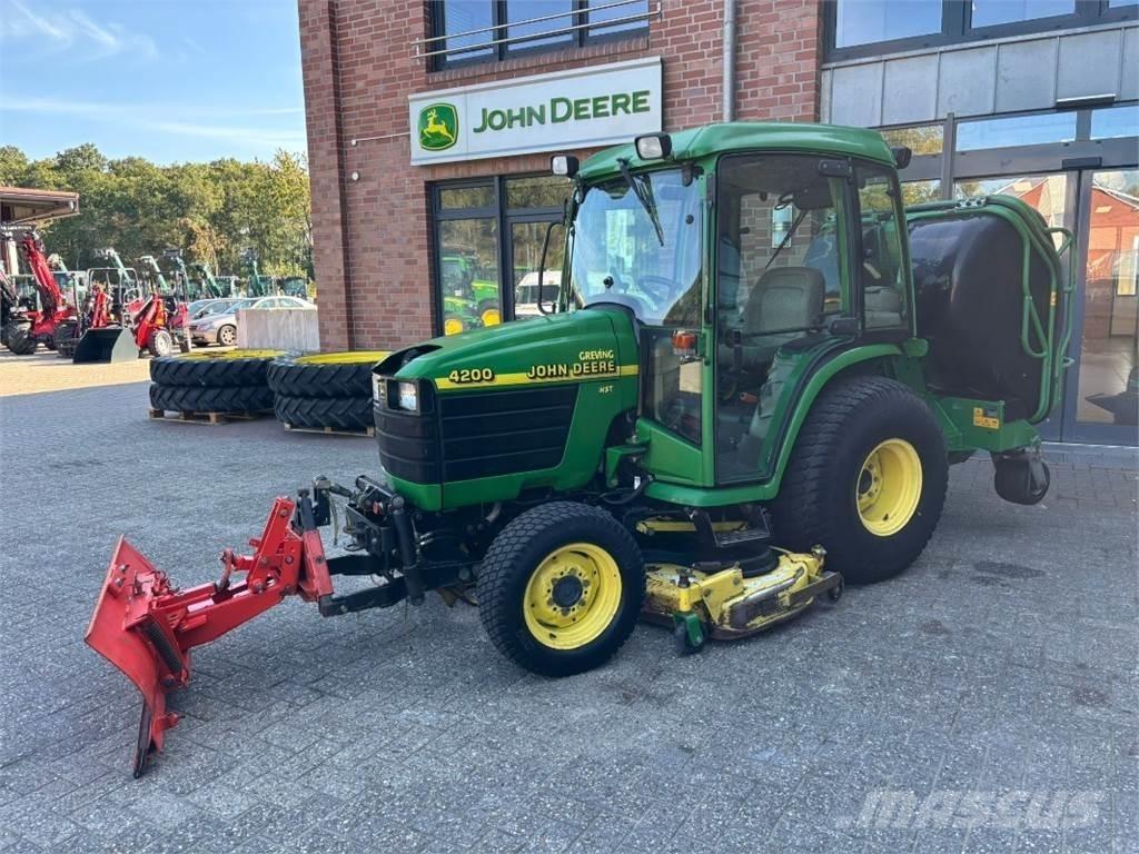 John Deere 4200 Трактори