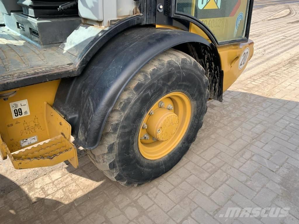 CAT 906 Фронтальні навантажувачі