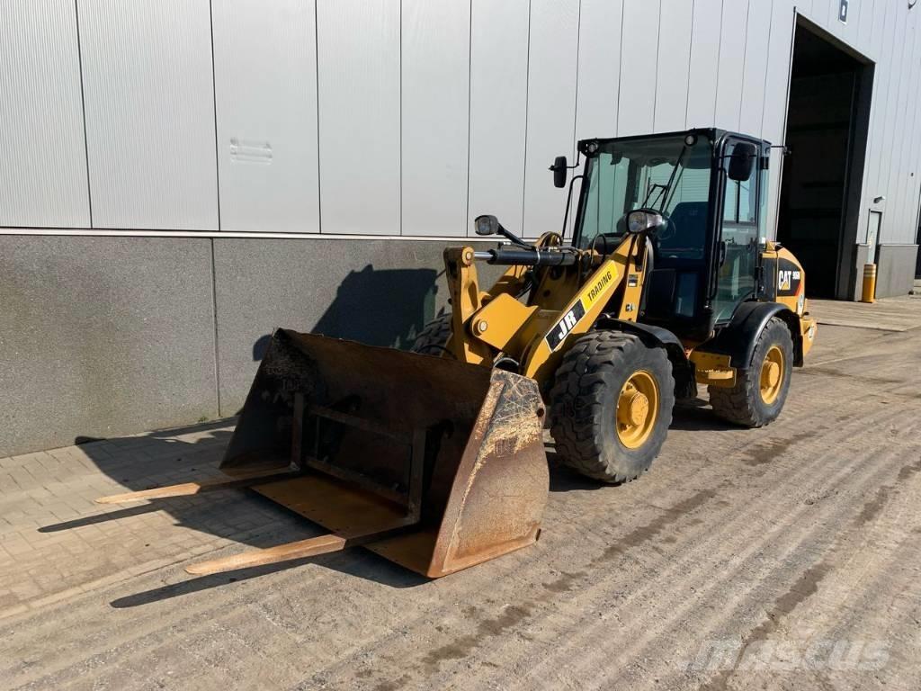CAT 906 Фронтальні навантажувачі