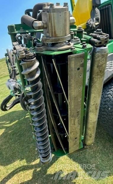 John Deere 8900A Самохідні газонокосарки