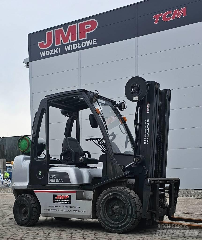 Nissan UG1D2A32LQ Газові навантажувачі