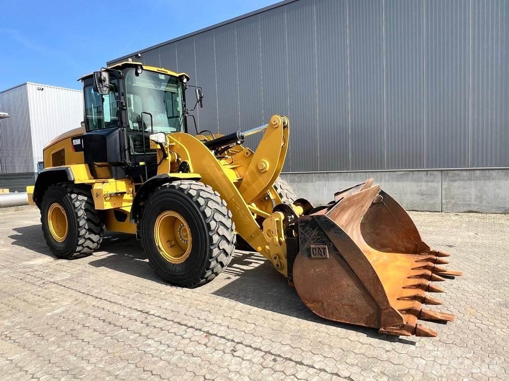 CAT 926M Фронтальні навантажувачі
