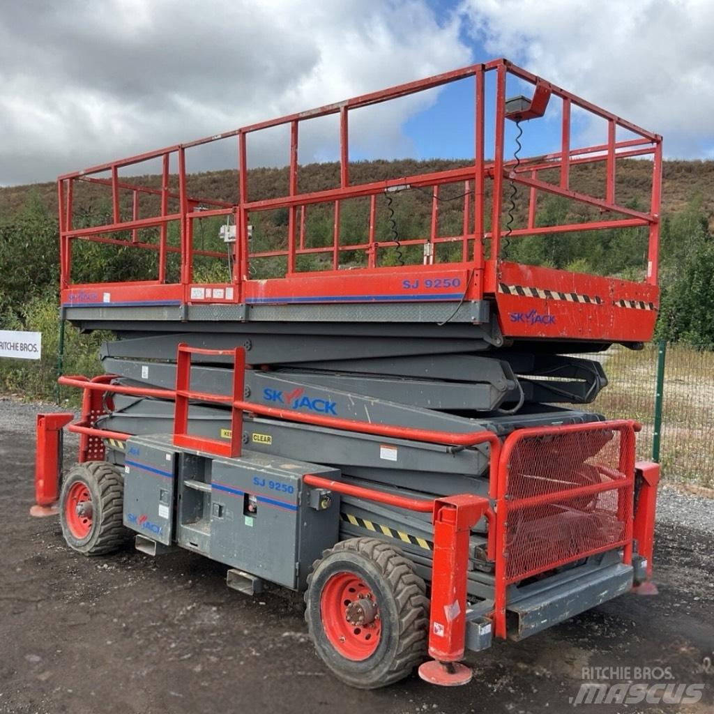 SkyJack SJ 9250 RT Підйомники-ножиці