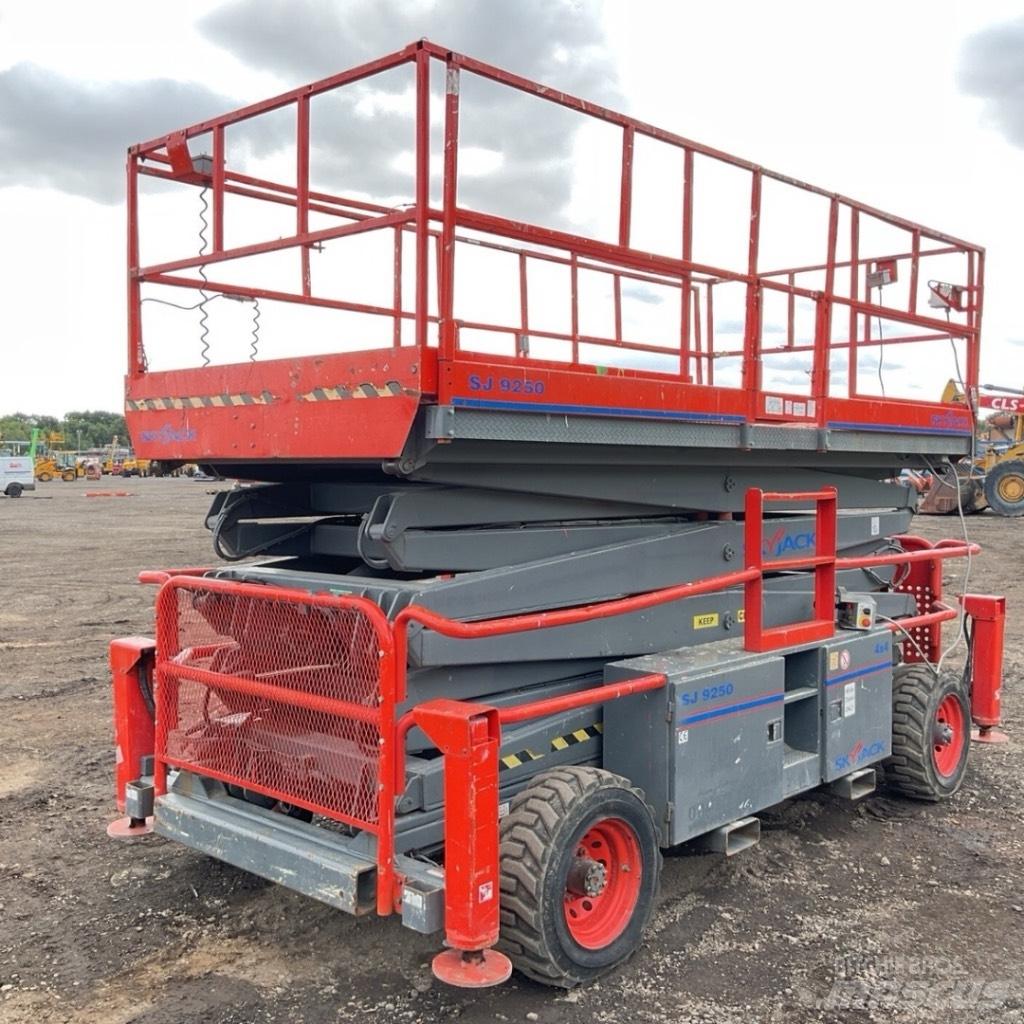 SkyJack SJ 9250 RT Підйомники-ножиці