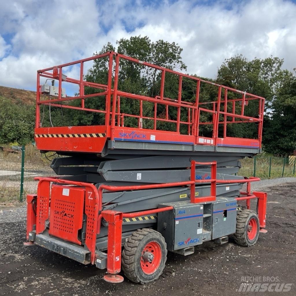SkyJack SJ 9250 RT Підйомники-ножиці