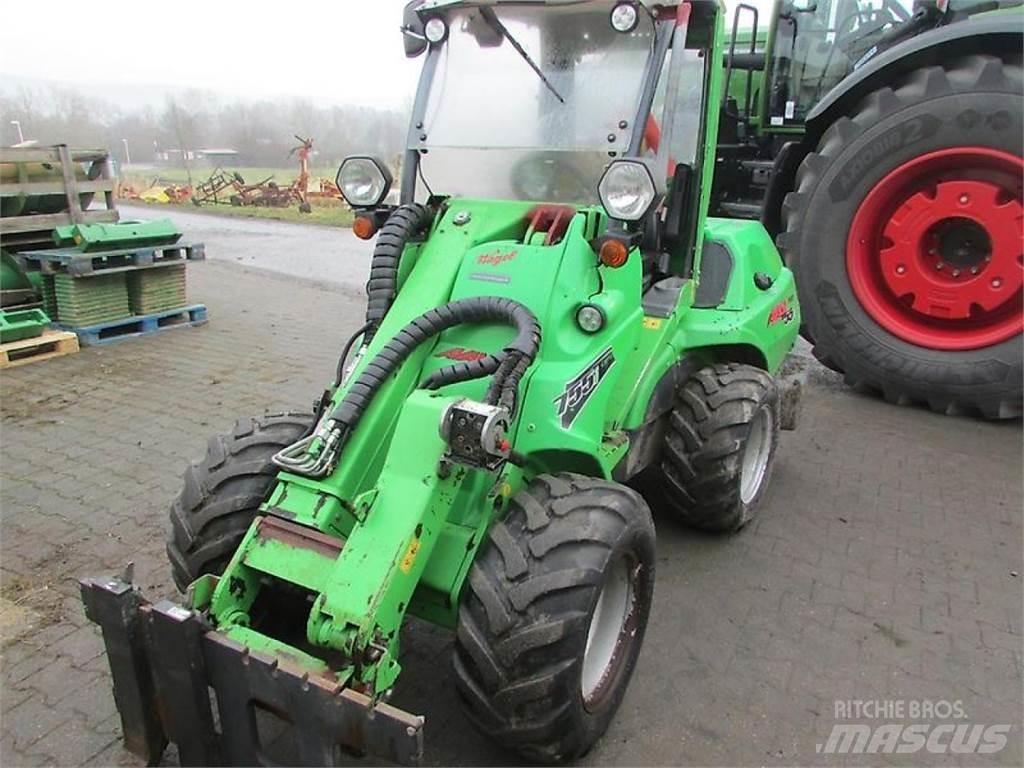 Avant 755i Фронтальні навантажувачі