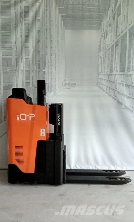 Toyota SSI200D Самохідні електроштабелери