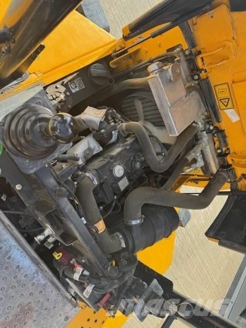 JCB 3STH 2S5 Міні самоскиди