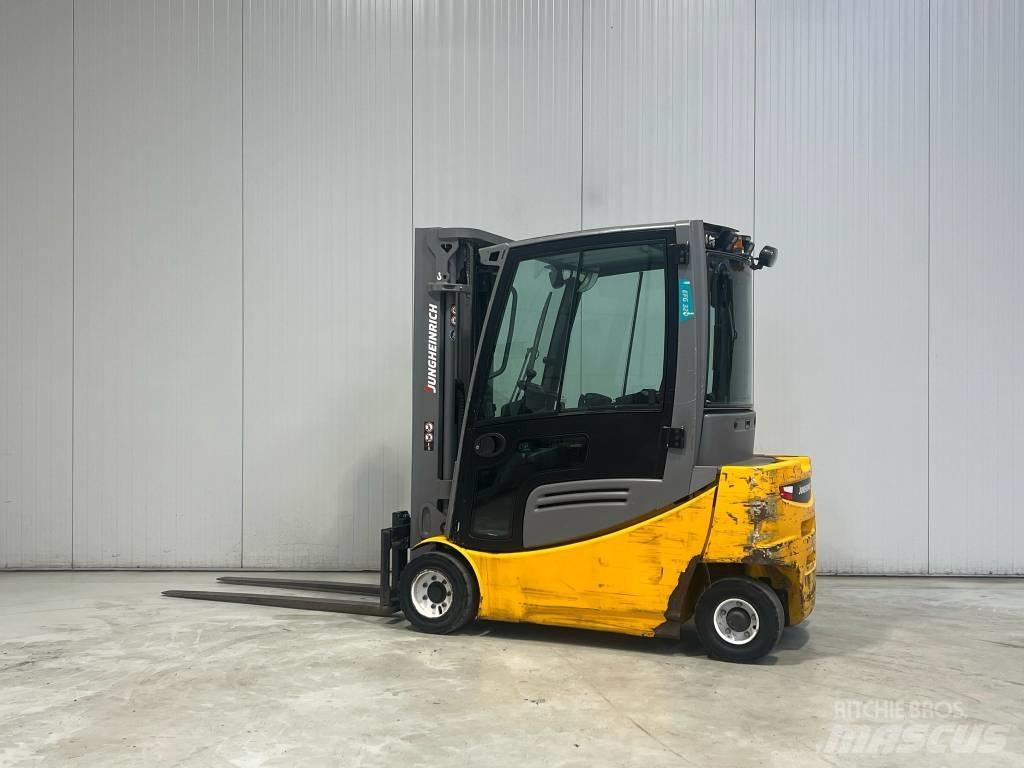 Jungheinrich EFG320 Електронавантажувачі