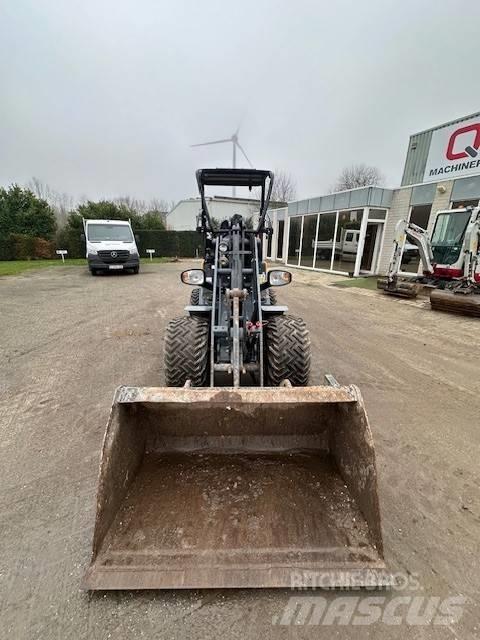 GiANT G2200 HD Фронтальні навантажувачі