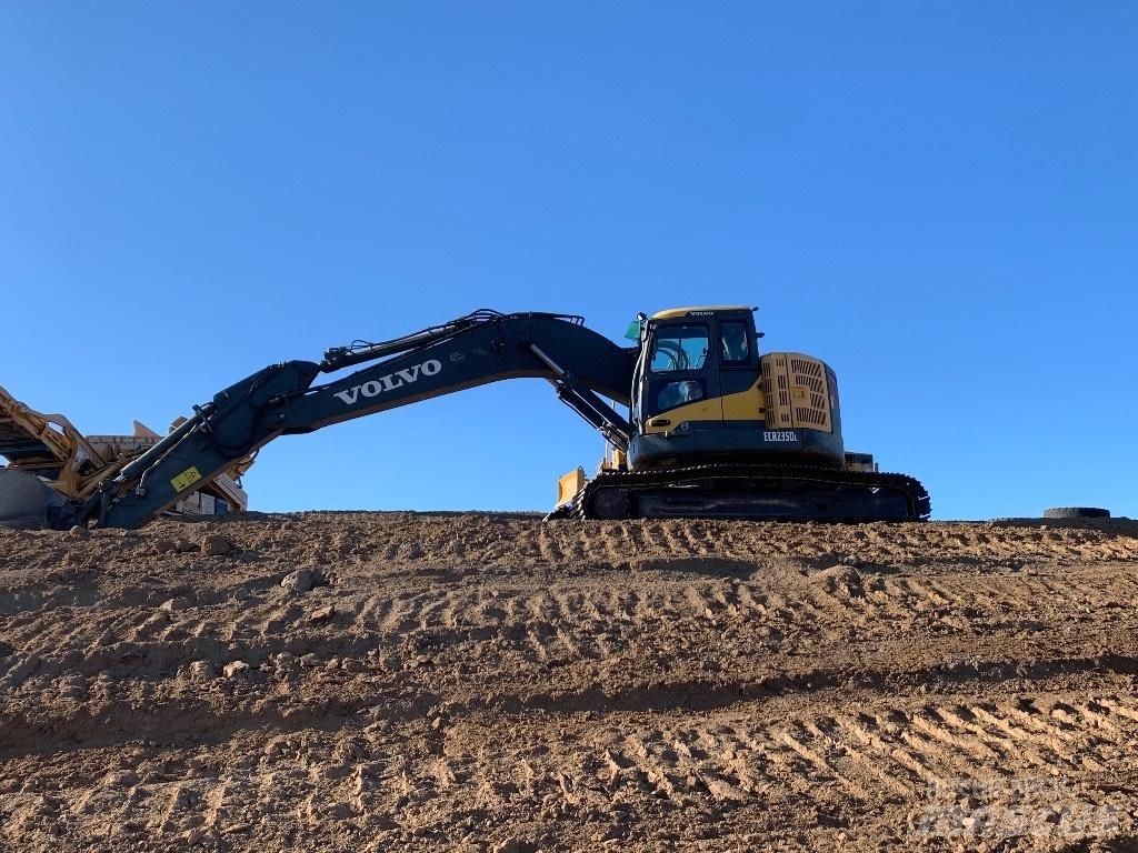 Komatsu 138 us -8 Гусеничні екскаватори