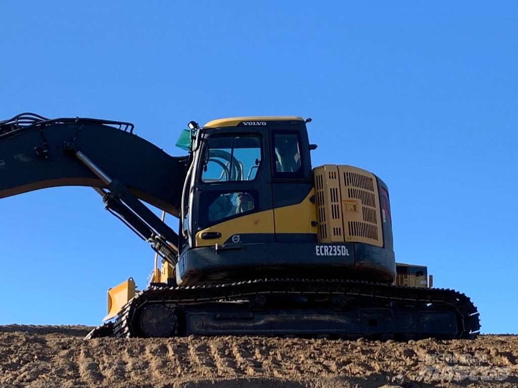 Komatsu 138 us -8 Гусеничні екскаватори